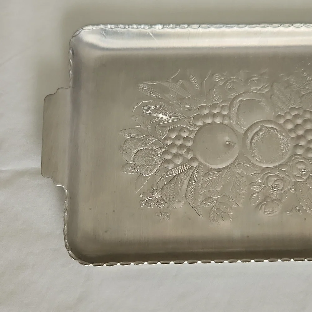Vintage aluminum small trays and coasters. Fruit design - Picture 3 of 9